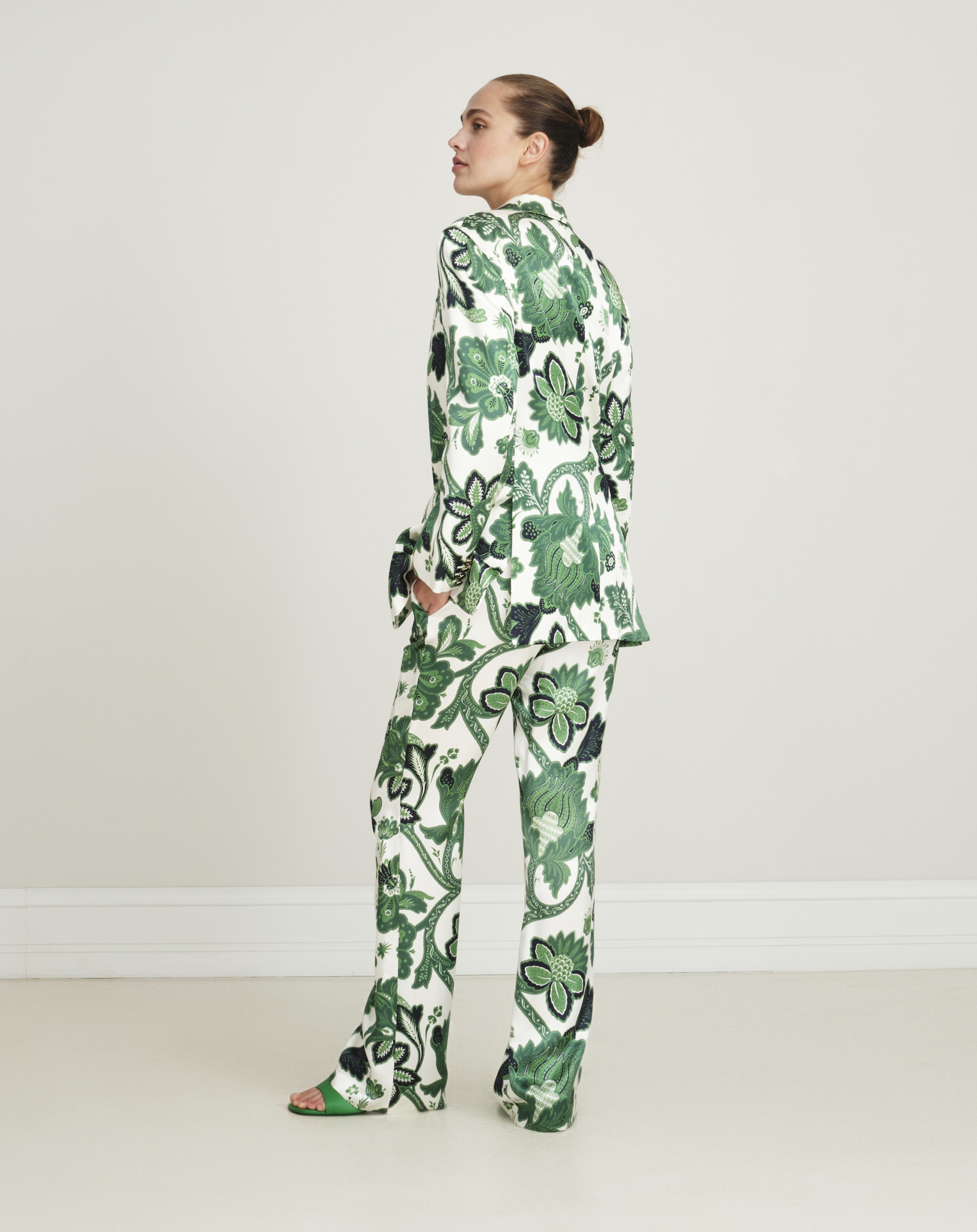 Etro - Green & White Paisley Single Breasted Blazer & Pants IT42